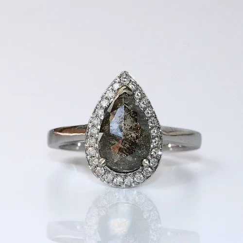 $aLE - 1.5CT Salt + Pepper Pear Halo